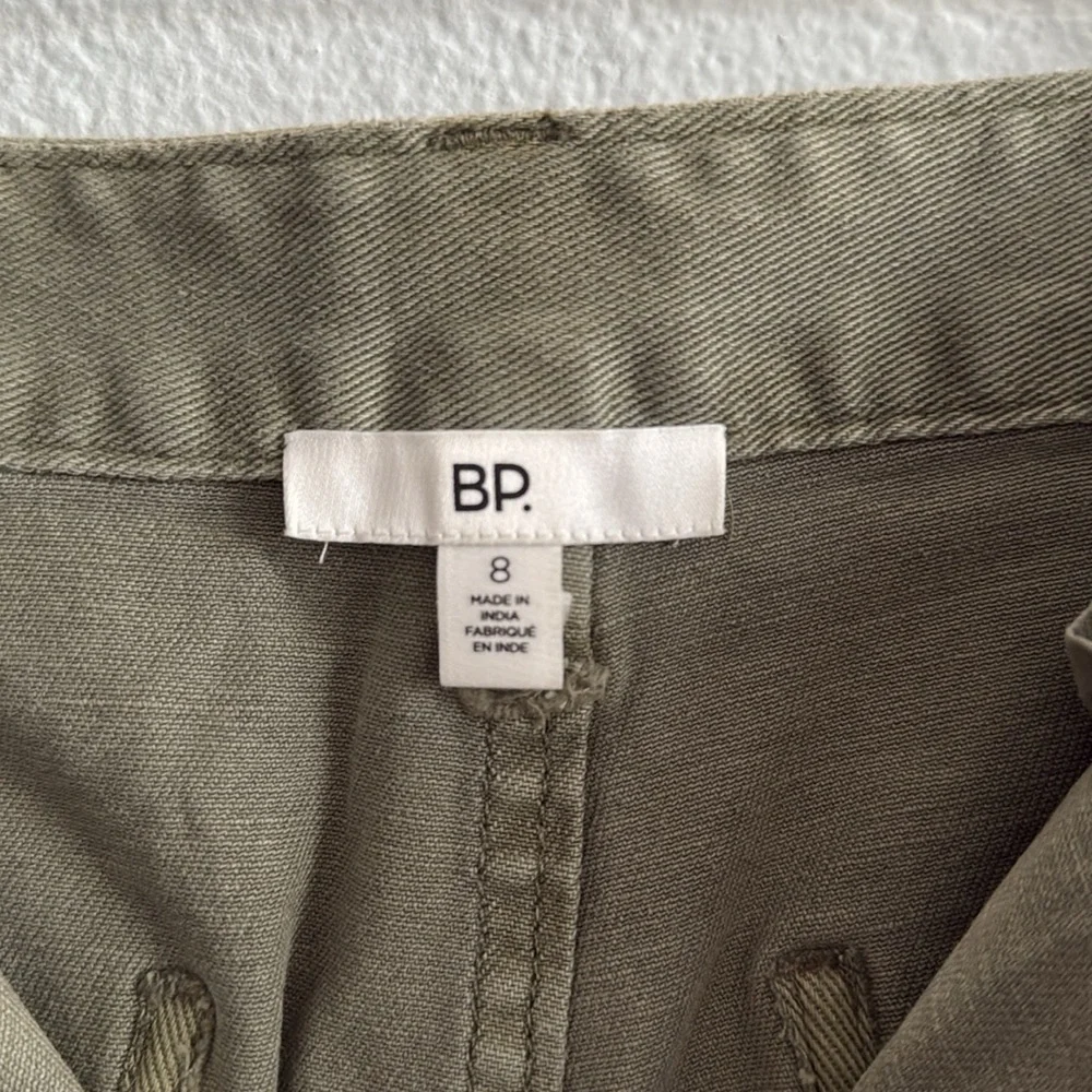 BP. Mid Rise Wide Leg Carpenter Pants in Green Lichen Size 8 - Picture 6 of 7